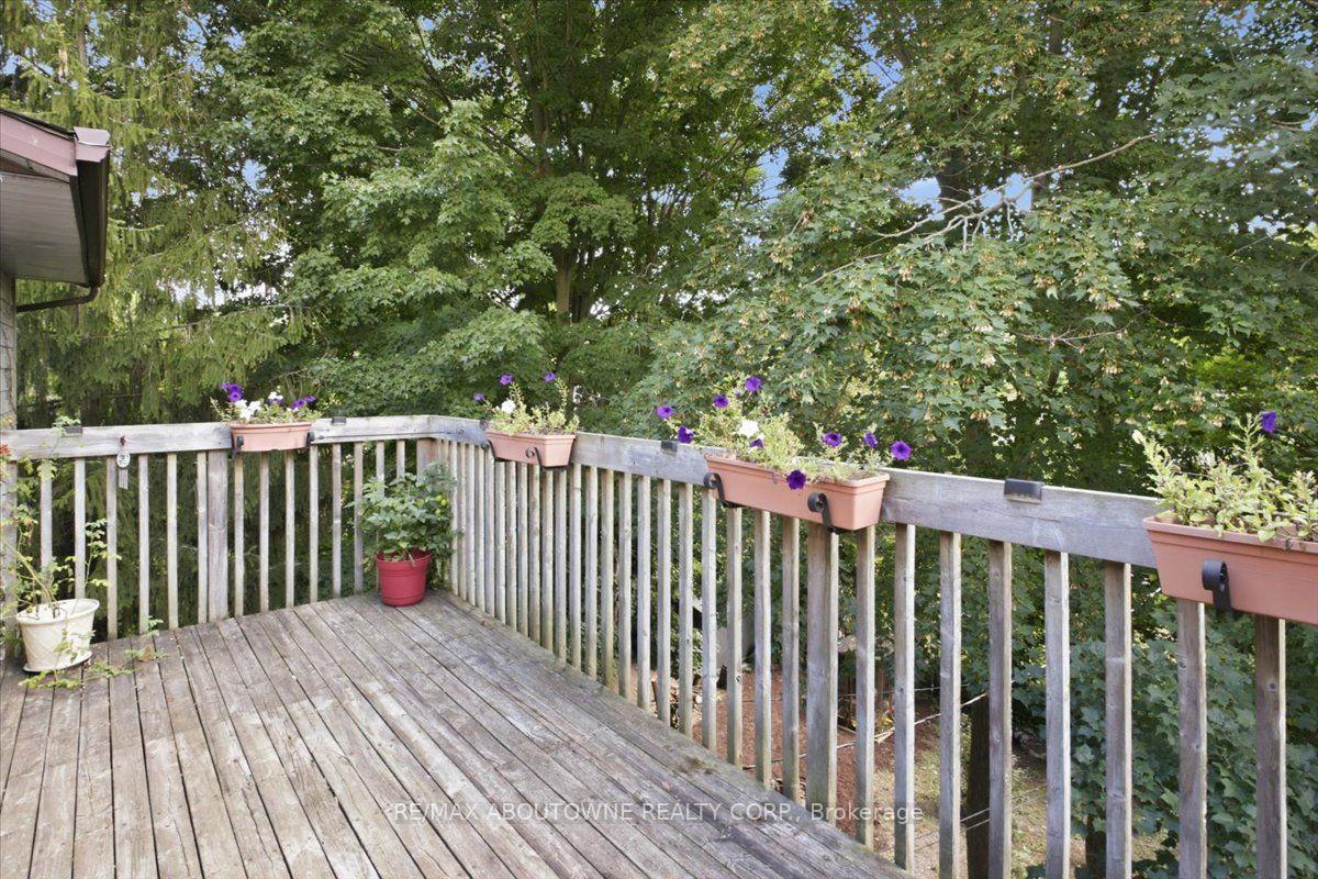 Photo 32 of 943 Mayfair Crescent, Kingston, South of Taylor-Kidd Blvd — HOMEH