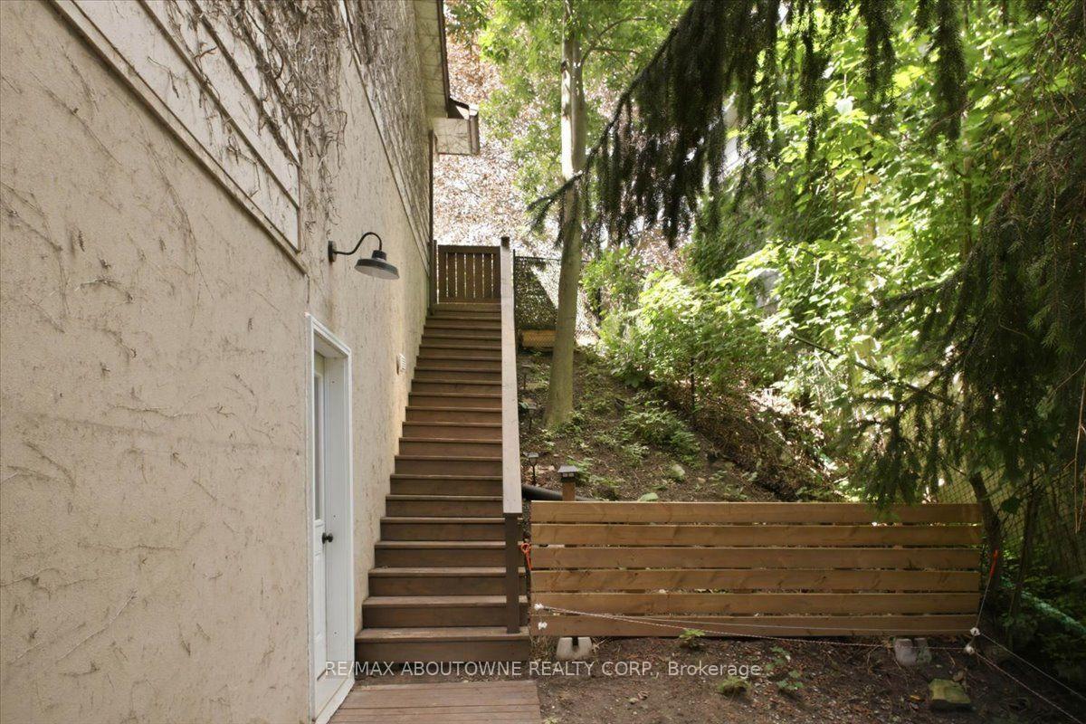 Photo 33 of 943 Mayfair Crescent, Kingston, South of Taylor-Kidd Blvd — HOMEH