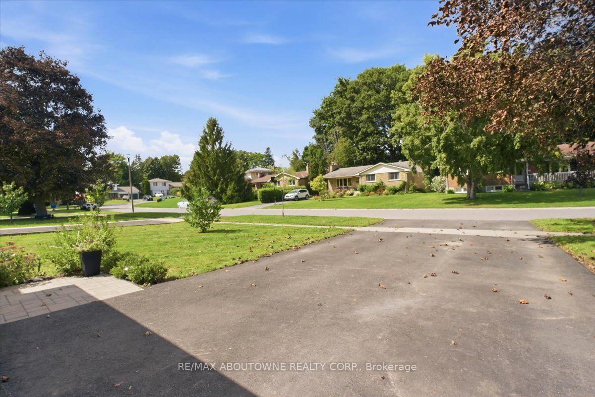 Photo 38 of 943 Mayfair Crescent, Kingston, South of Taylor-Kidd Blvd — HOMEH