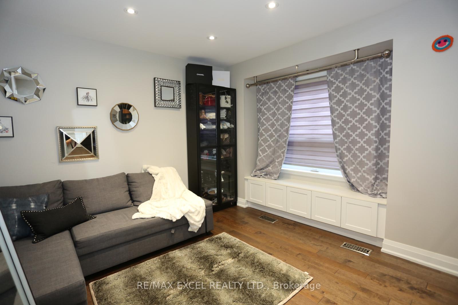 Photo 5 of 16 Aldenham Crescent, North York, Parkwoods-Donalda — HOMEH