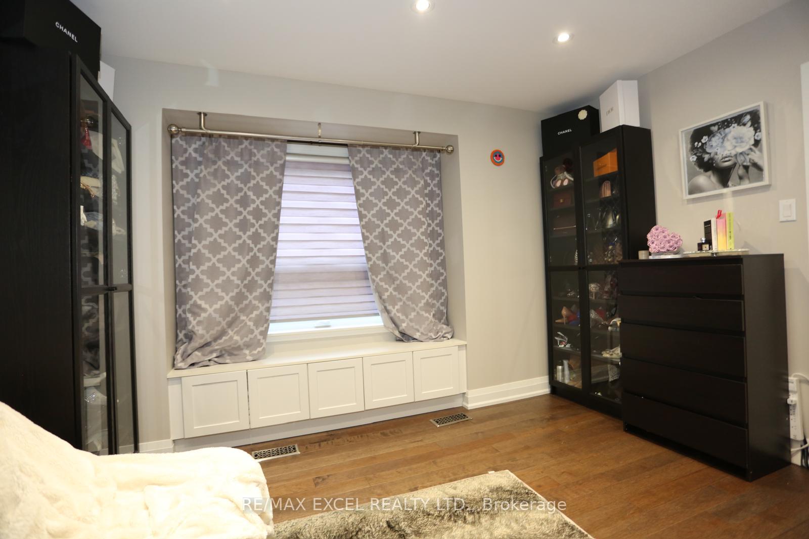 Photo 6 of 16 Aldenham Crescent, North York, Parkwoods-Donalda — HOMEH