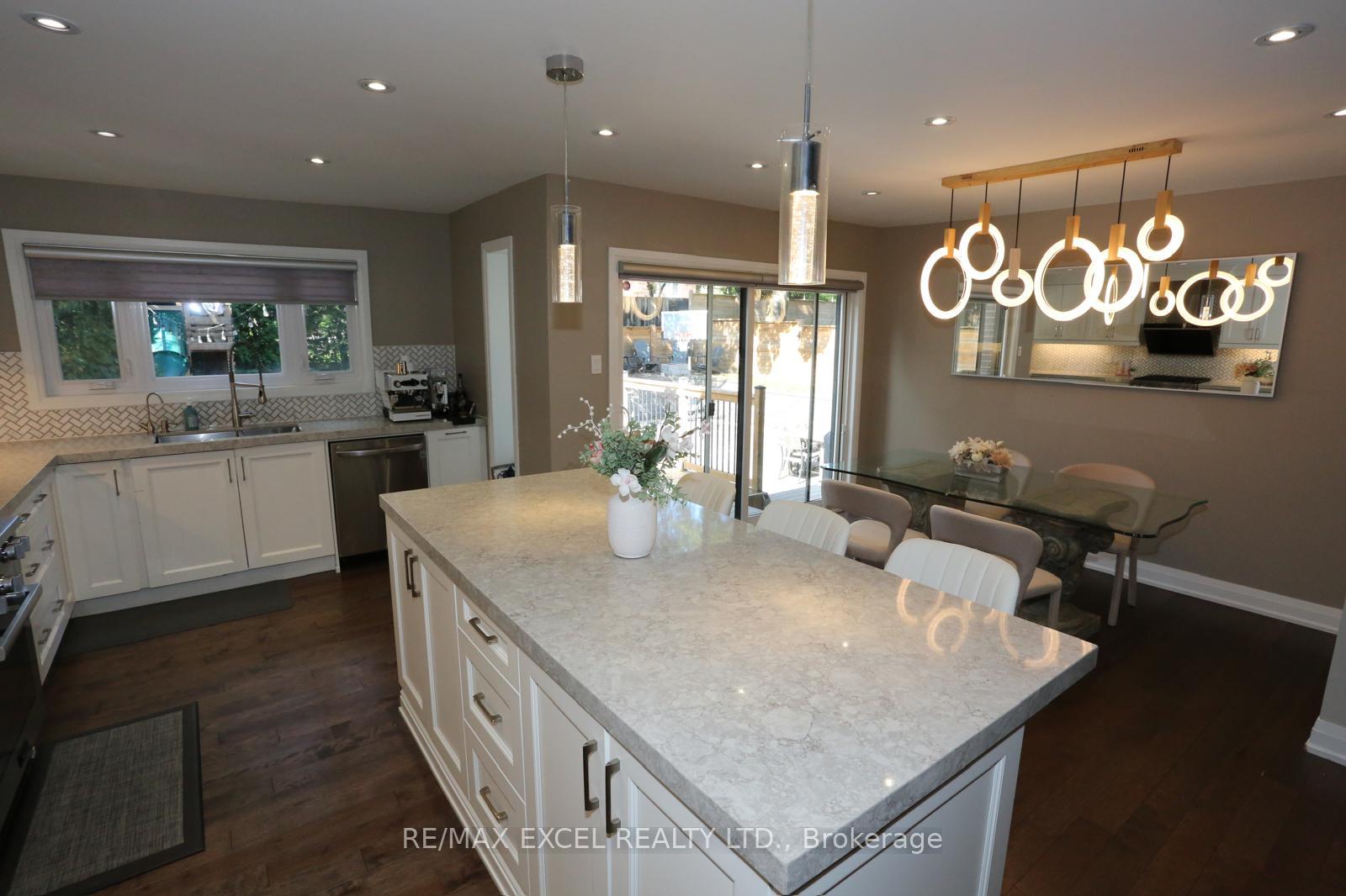 Photo 9 of 16 Aldenham Crescent, North York, Parkwoods-Donalda — HOMEH