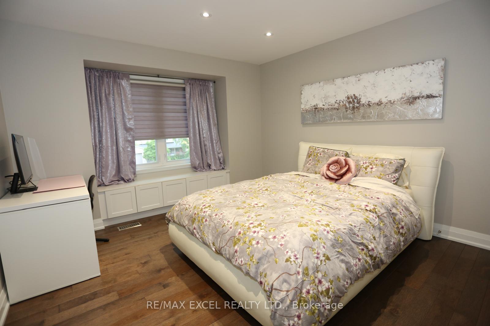Photo 14 of 16 Aldenham Crescent, North York, Parkwoods-Donalda — HOMEH