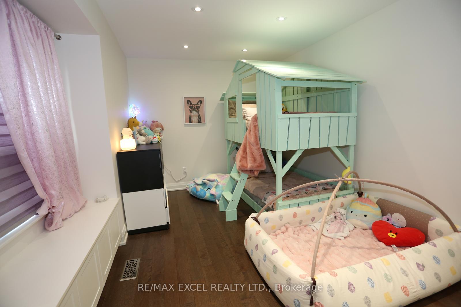 Photo 16 of 16 Aldenham Crescent, North York, Parkwoods-Donalda — HOMEH