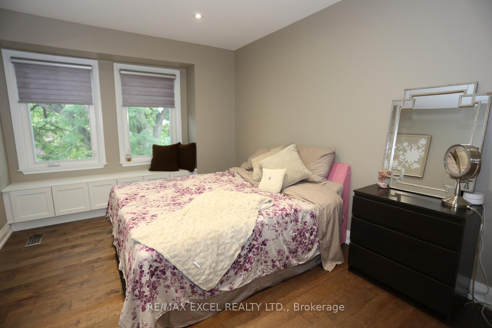 Photo 17 of 16 Aldenham Crescent, North York, Parkwoods-Donalda — HOMEH