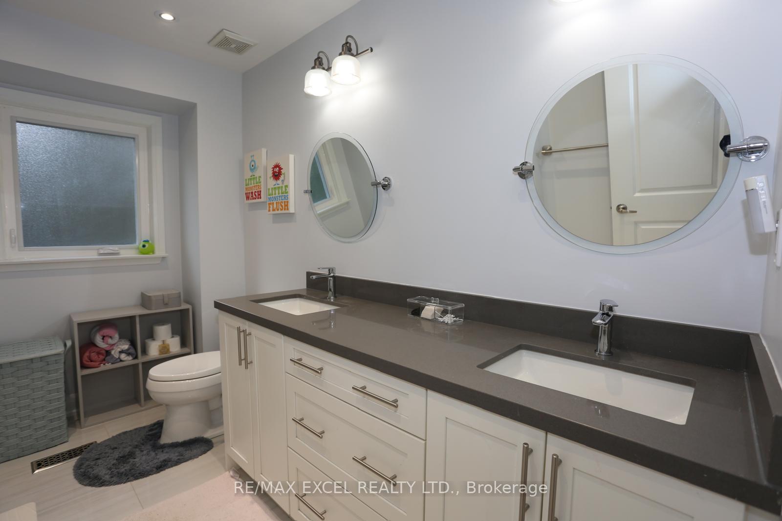 Photo 19 of 16 Aldenham Crescent, North York, Parkwoods-Donalda — HOMEH