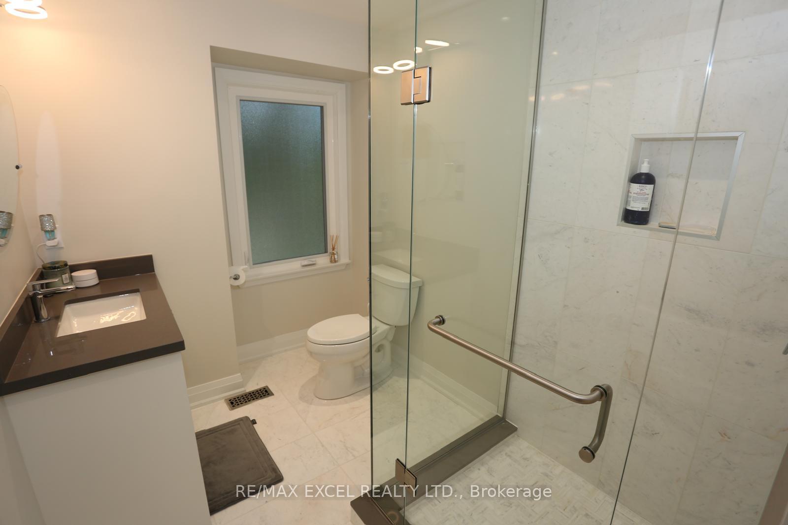 Photo 21 of 16 Aldenham Crescent, North York, Parkwoods-Donalda — HOMEH