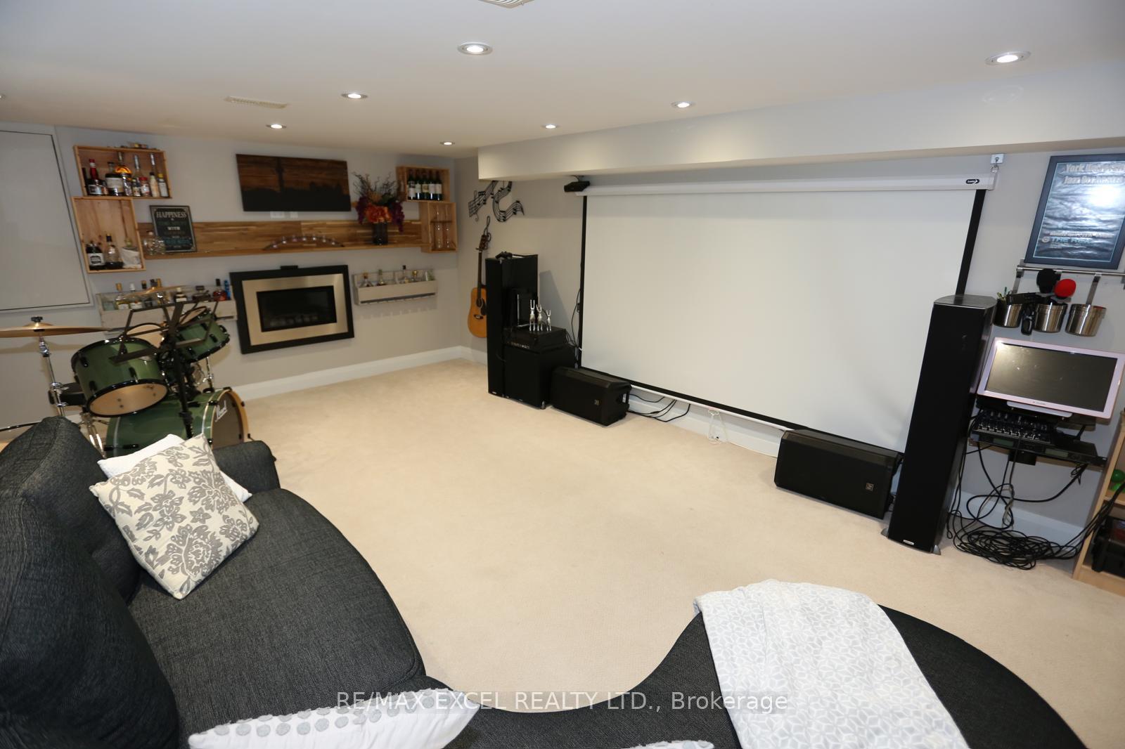 Photo 24 of 16 Aldenham Crescent, North York, Parkwoods-Donalda — HOMEH