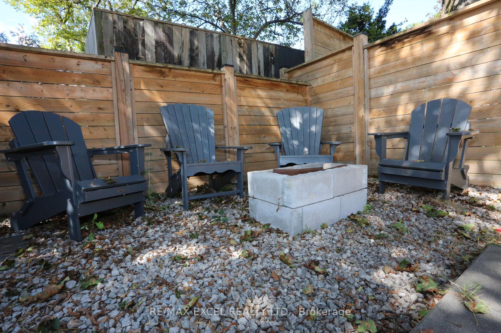 Photo 35 of 16 Aldenham Crescent, North York, Parkwoods-Donalda — HOMEH
