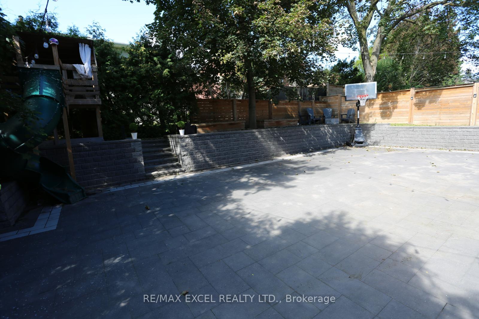 Photo 37 of 16 Aldenham Crescent, North York, Parkwoods-Donalda — HOMEH