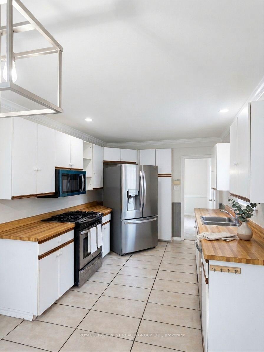 Photo 3 of 128 Stuart Street E, London, East C — HOMEH