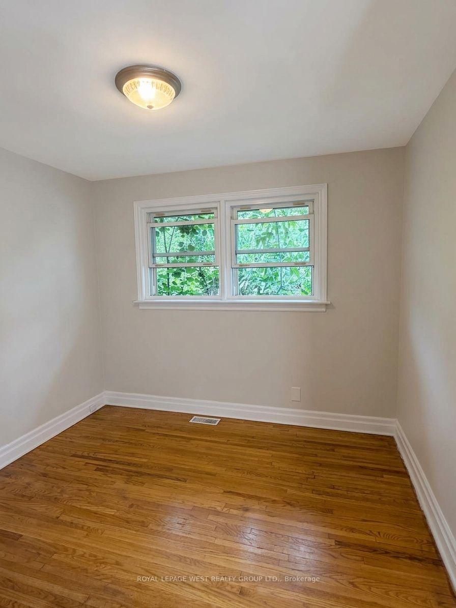 Photo 5 of 128 Stuart Street E, London, East C — HOMEH