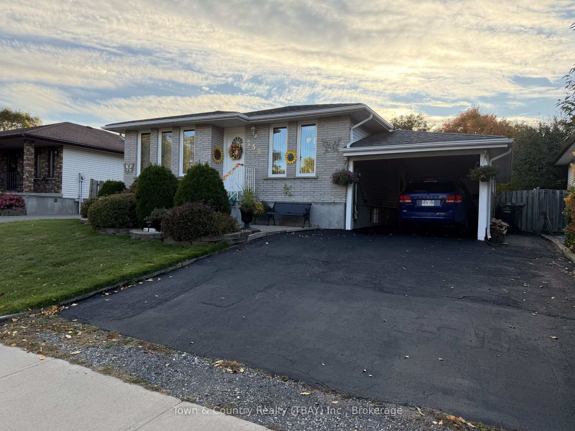 Photo 2 of 255 London Drive, Thunder Bay, Dawson Heights — HOMEH