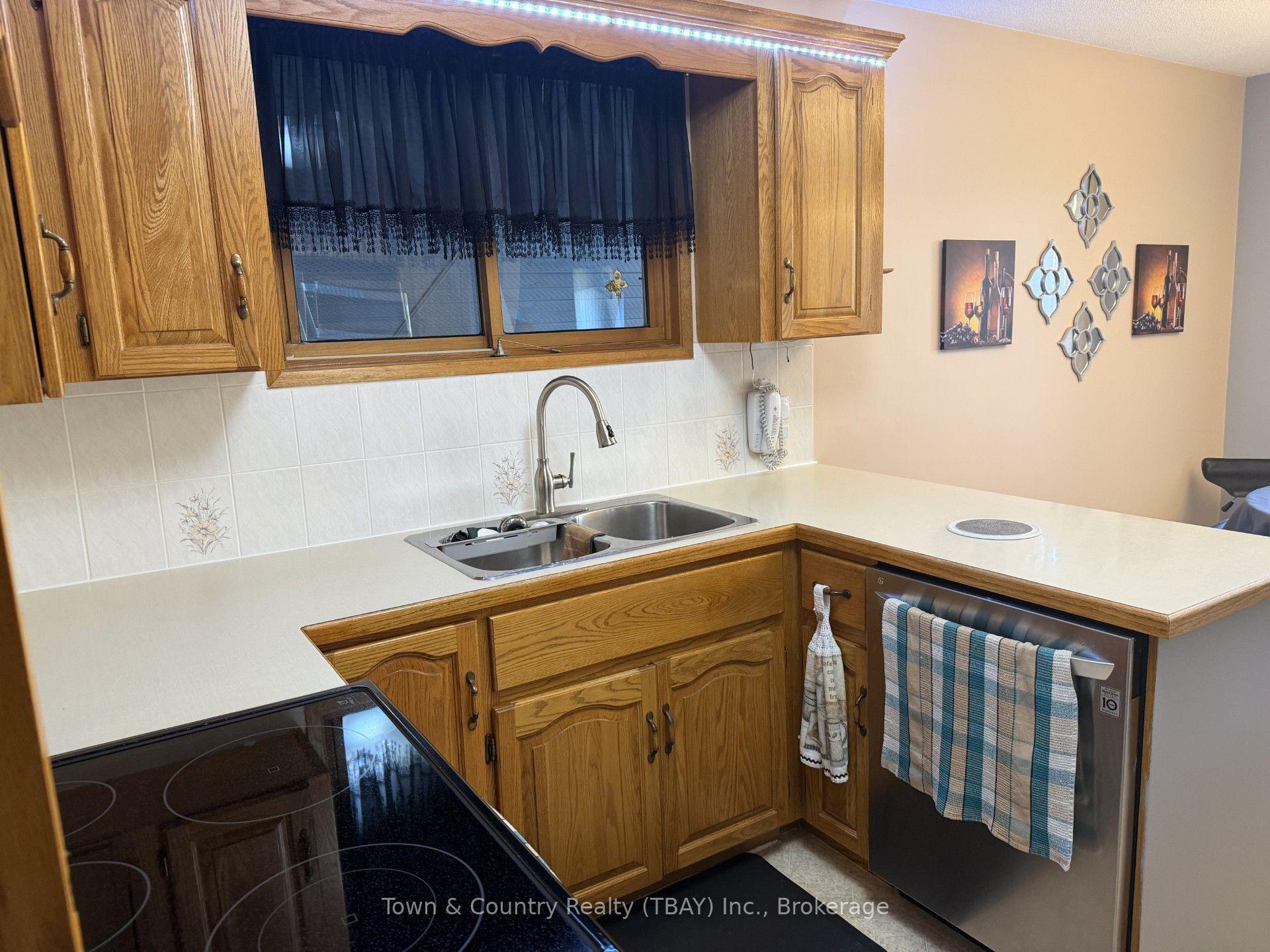 Photo 7 of 255 London Drive, Thunder Bay, Dawson Heights — HOMEH