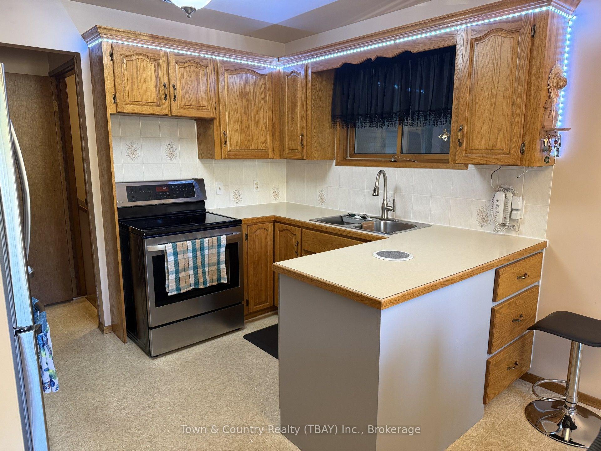 Photo 8 of 255 London Drive, Thunder Bay, Dawson Heights — HOMEH