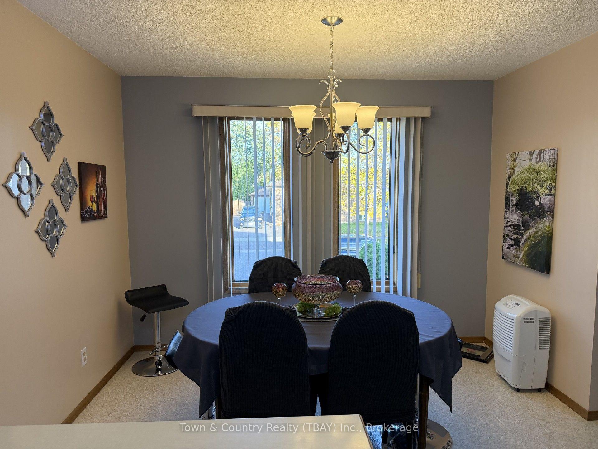 Photo 10 of 255 London Drive, Thunder Bay, Dawson Heights — HOMEH