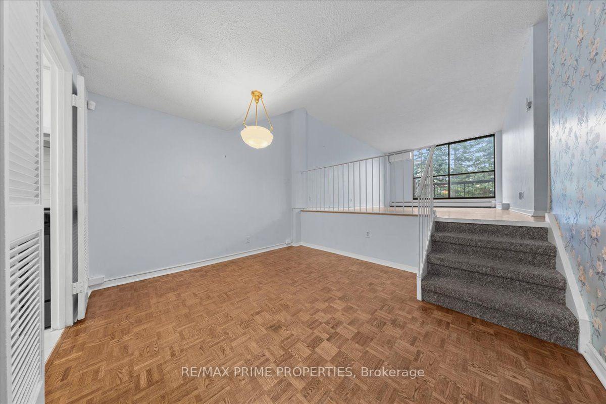 Photo 4 of Unit 4, 525 St. Laurent Boulevard, Ottawa, Viscount Alexander Park — HOMEH