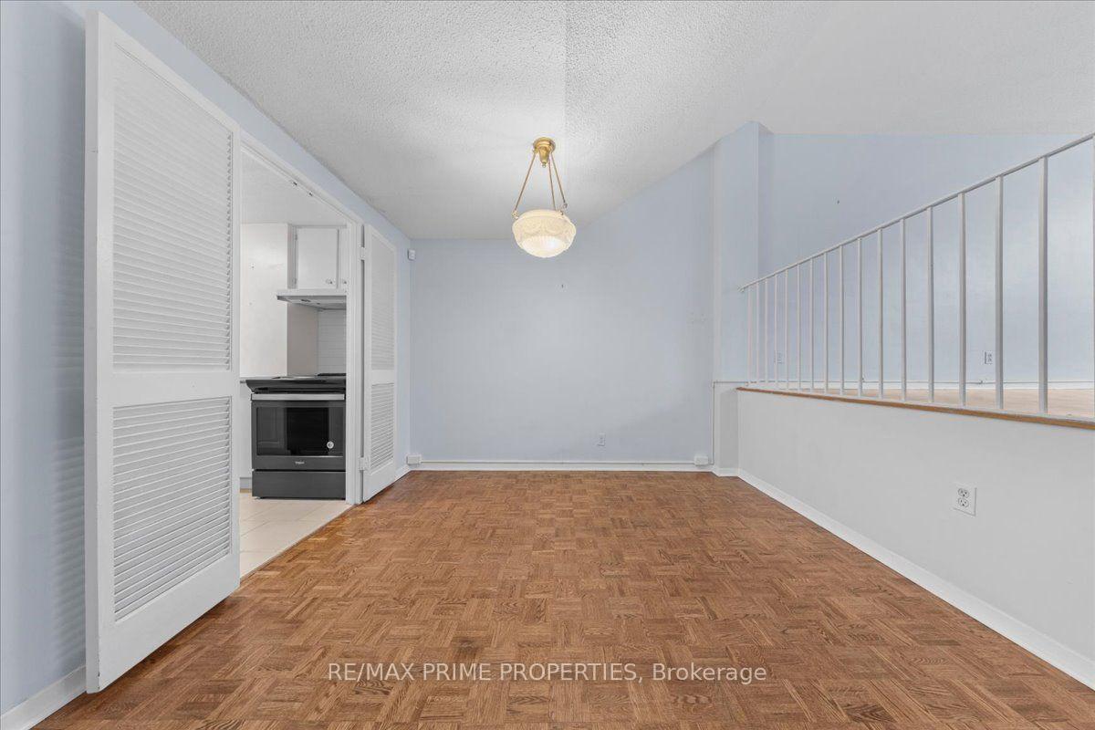 Photo 5 of Unit 4, 525 St. Laurent Boulevard, Ottawa, Viscount Alexander Park — HOMEH