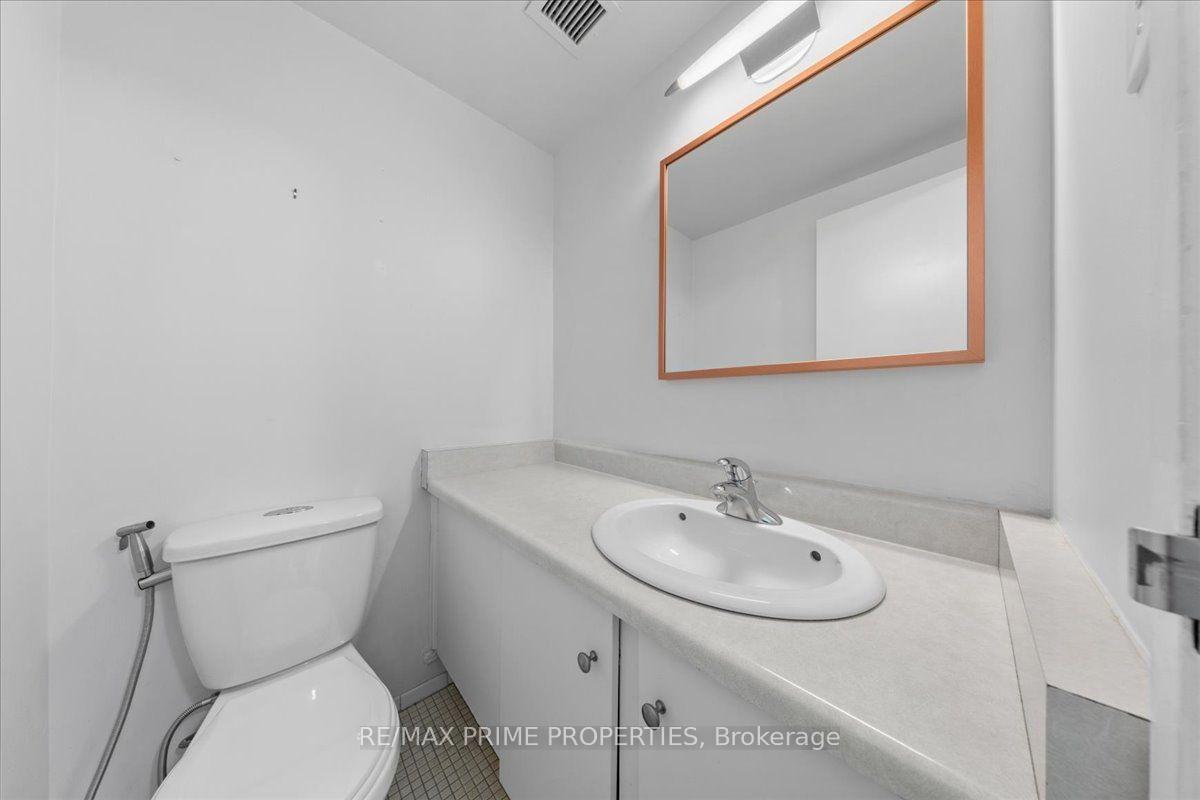 Photo 6 of Unit 4, 525 St. Laurent Boulevard, Ottawa, Viscount Alexander Park — HOMEH