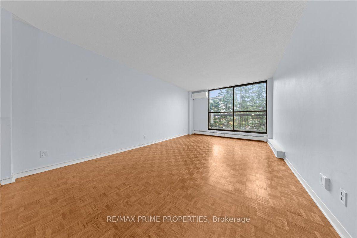 Photo 12 of Unit 4, 525 St. Laurent Boulevard, Ottawa, Viscount Alexander Park — HOMEH