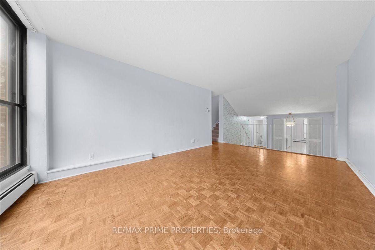 Photo 14 of Unit 4, 525 St. Laurent Boulevard, Ottawa, Viscount Alexander Park — HOMEH