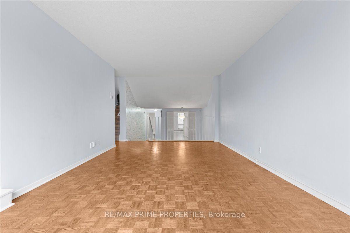 Photo 15 of Unit 4, 525 St. Laurent Boulevard, Ottawa, Viscount Alexander Park — HOMEH