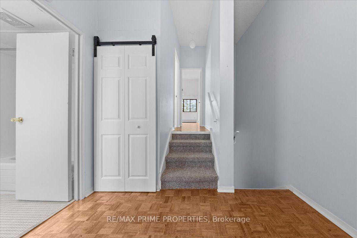 Photo 17 of Unit 4, 525 St. Laurent Boulevard, Ottawa, Viscount Alexander Park — HOMEH