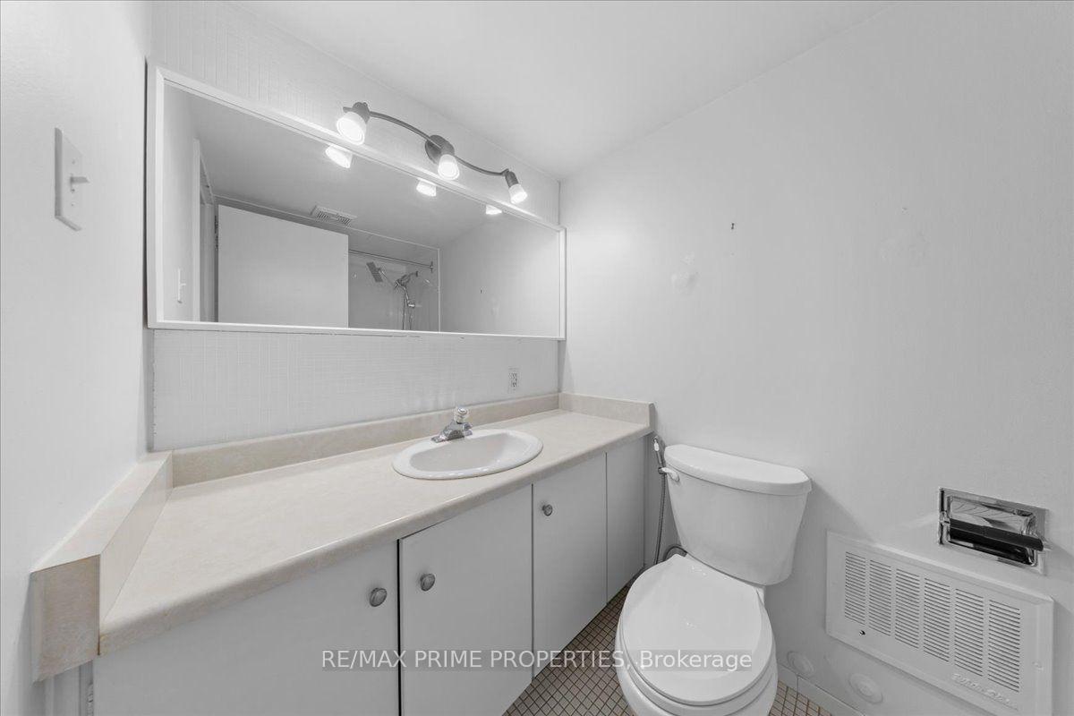 Photo 19 of Unit 4, 525 St. Laurent Boulevard, Ottawa, Viscount Alexander Park — HOMEH