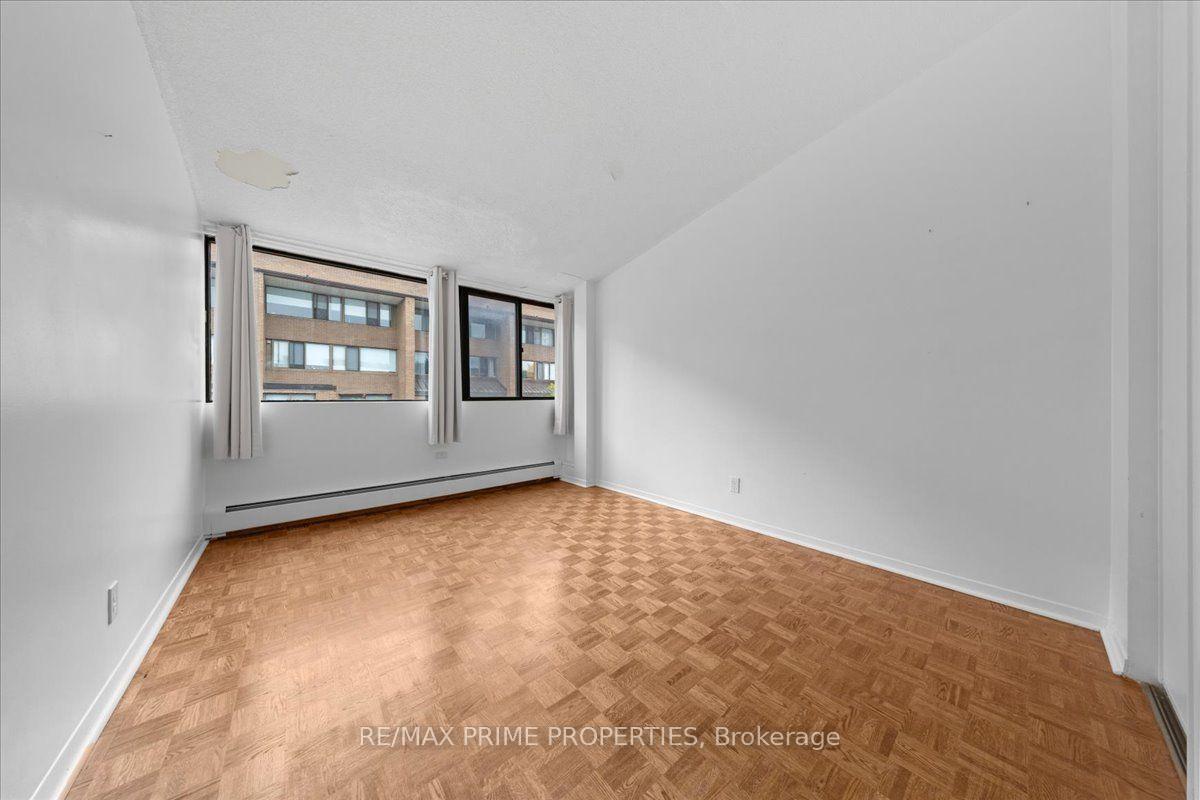 Photo 20 of Unit 4, 525 St. Laurent Boulevard, Ottawa, Viscount Alexander Park — HOMEH