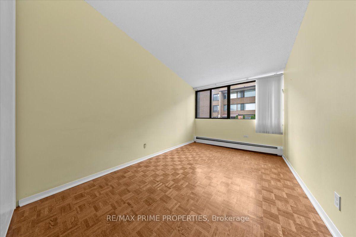 Photo 22 of Unit 4, 525 St. Laurent Boulevard, Ottawa, Viscount Alexander Park — HOMEH