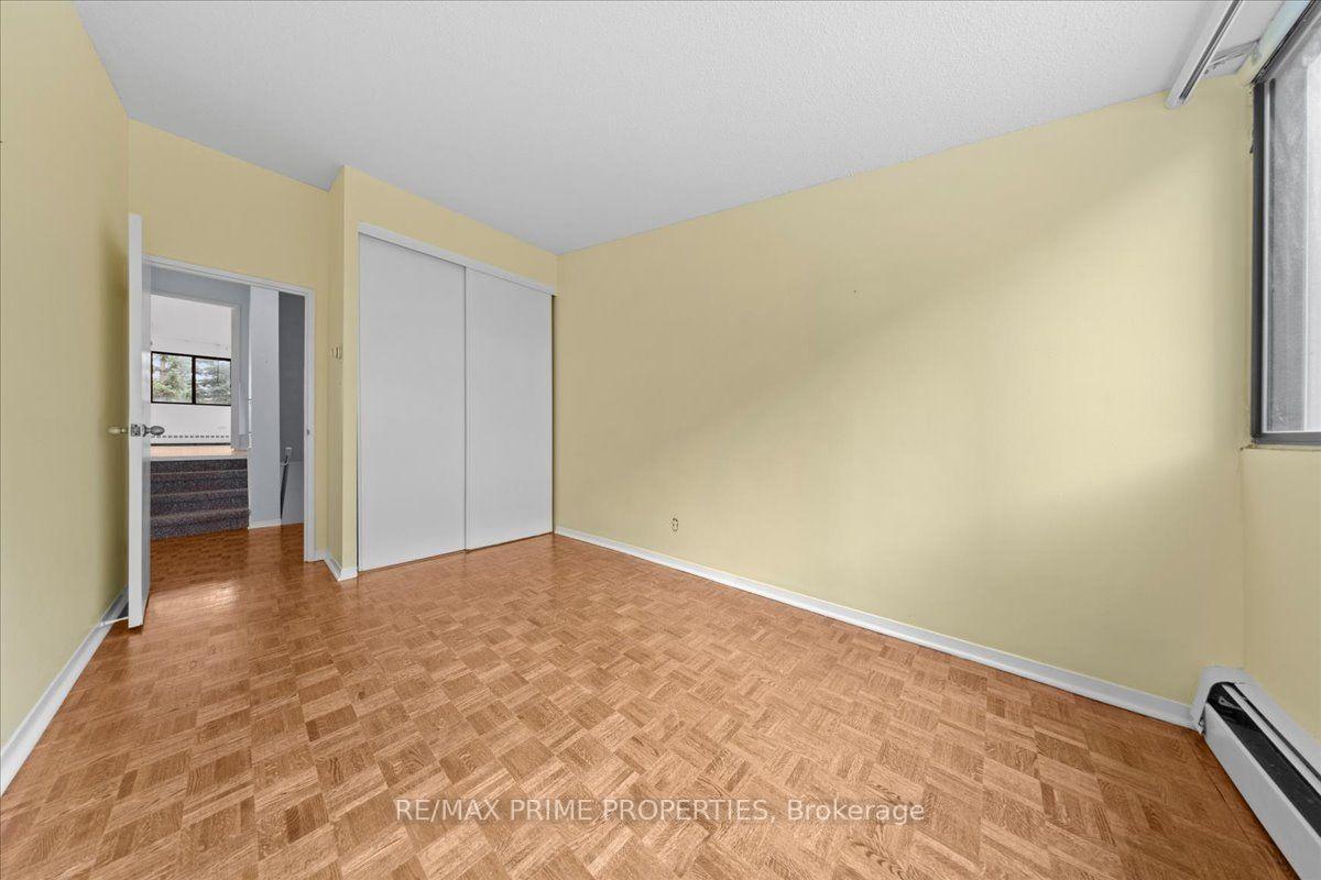 Photo 23 of Unit 4, 525 St. Laurent Boulevard, Ottawa, Viscount Alexander Park — HOMEH