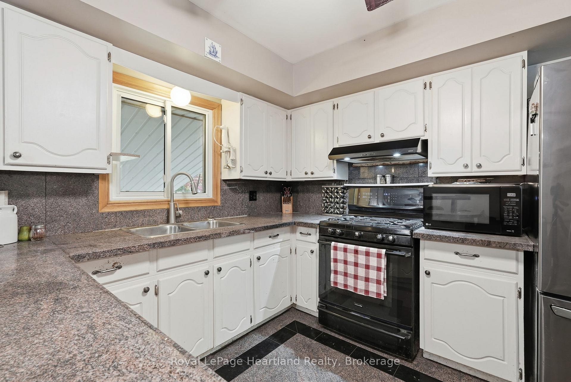 Photo 8 of 292 Wellington Street, North Huron, Blyth — HOMEH