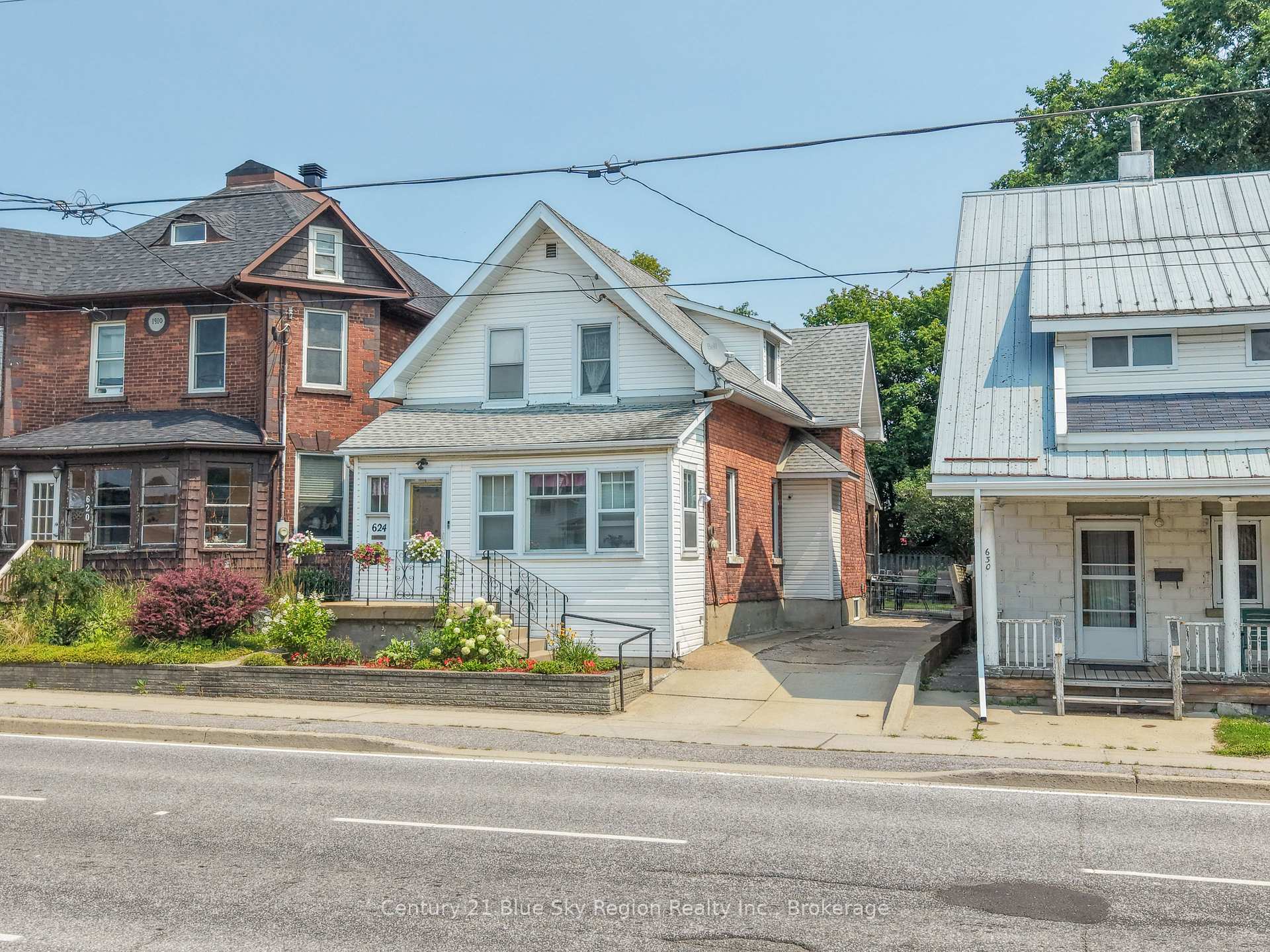Photo of 624 McIntyre Street E