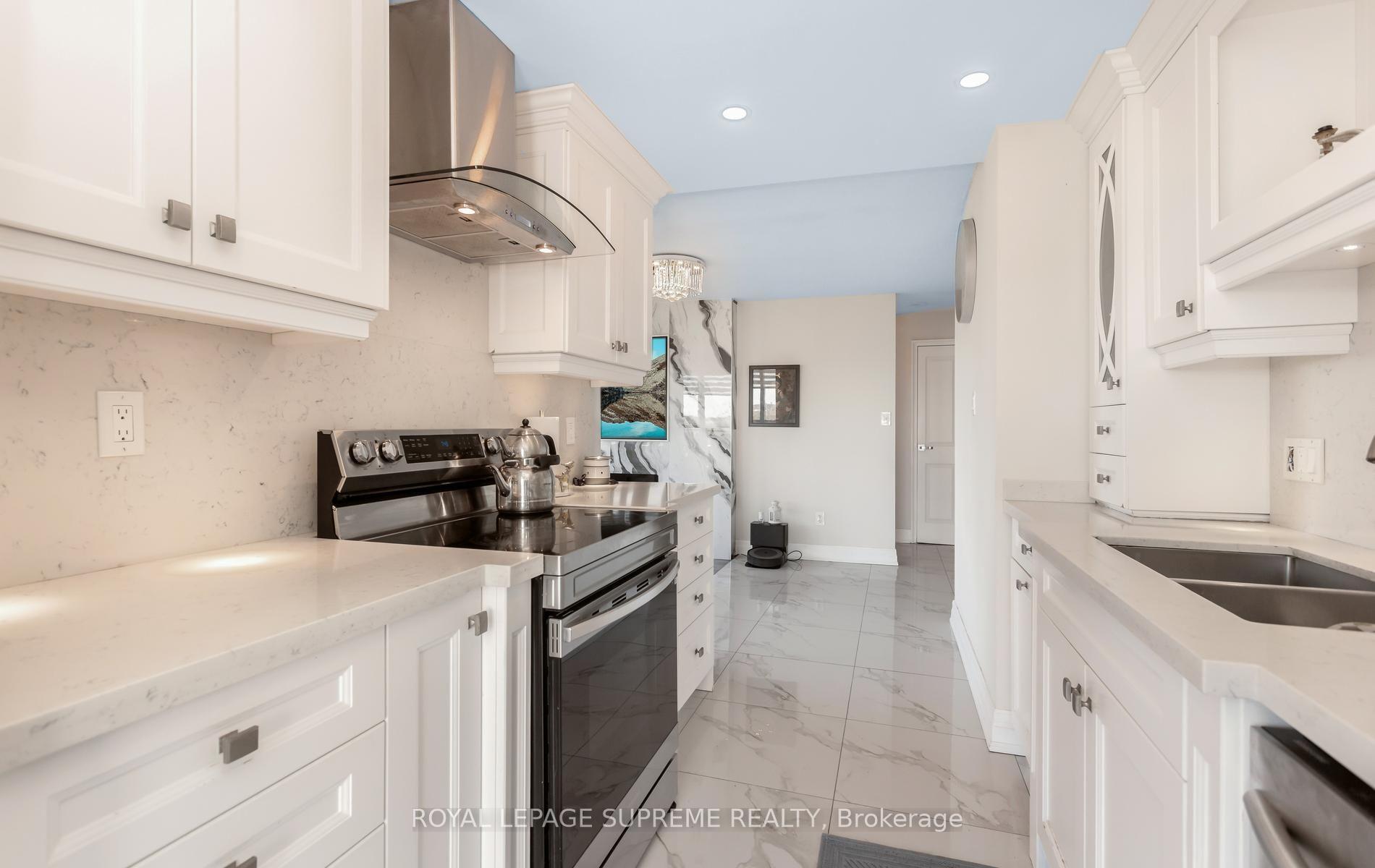 Photo 25 of Unit 1015, 5 Rowntree Road, Etobicoke, Mount Olive-Silverstone-Jamestown — HOMEH