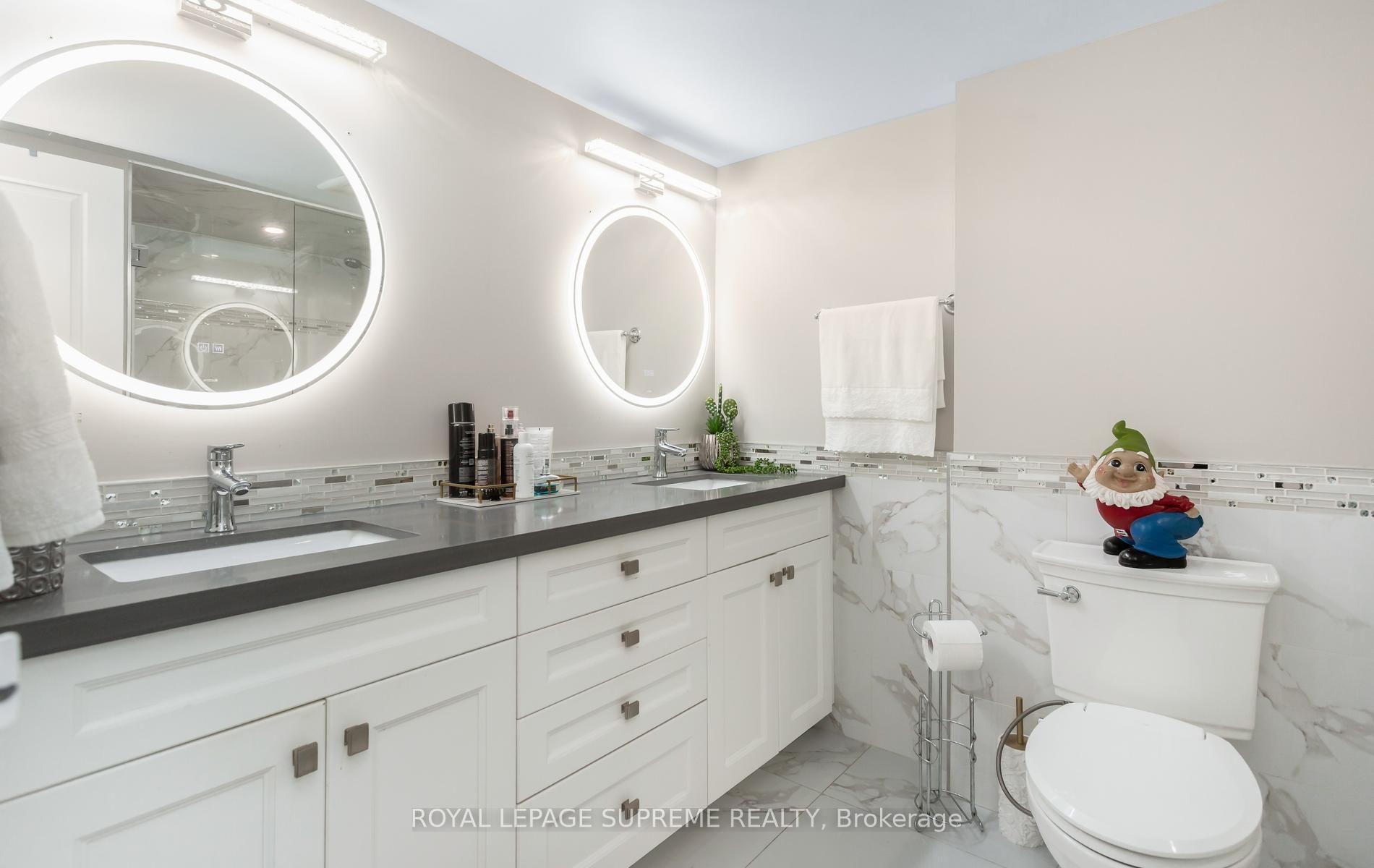 Photo 32 of Unit 1015, 5 Rowntree Road, Etobicoke, Mount Olive-Silverstone-Jamestown — HOMEH