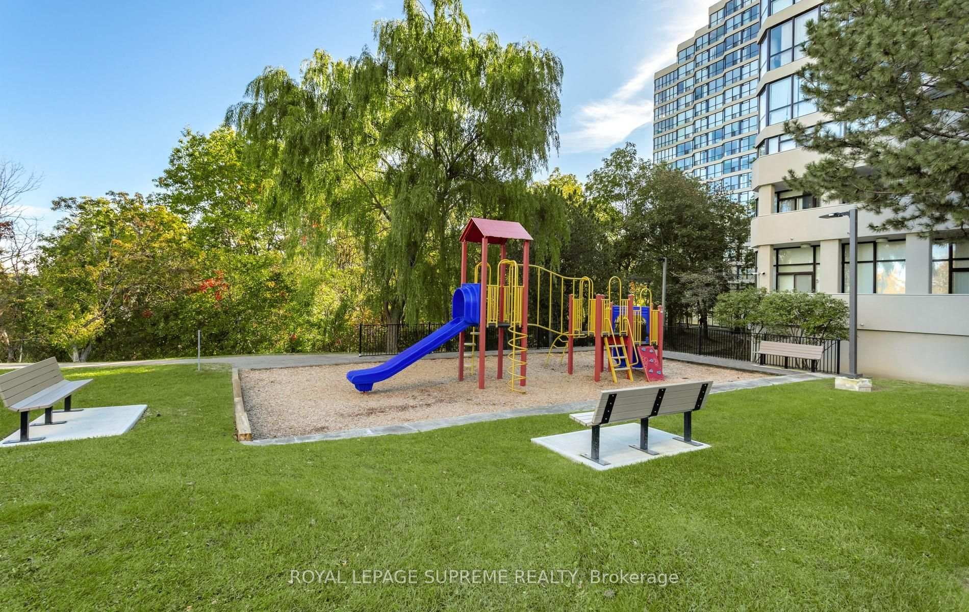 Photo 49 of Unit 1015, 5 Rowntree Road, Etobicoke, Mount Olive-Silverstone-Jamestown — HOMEH