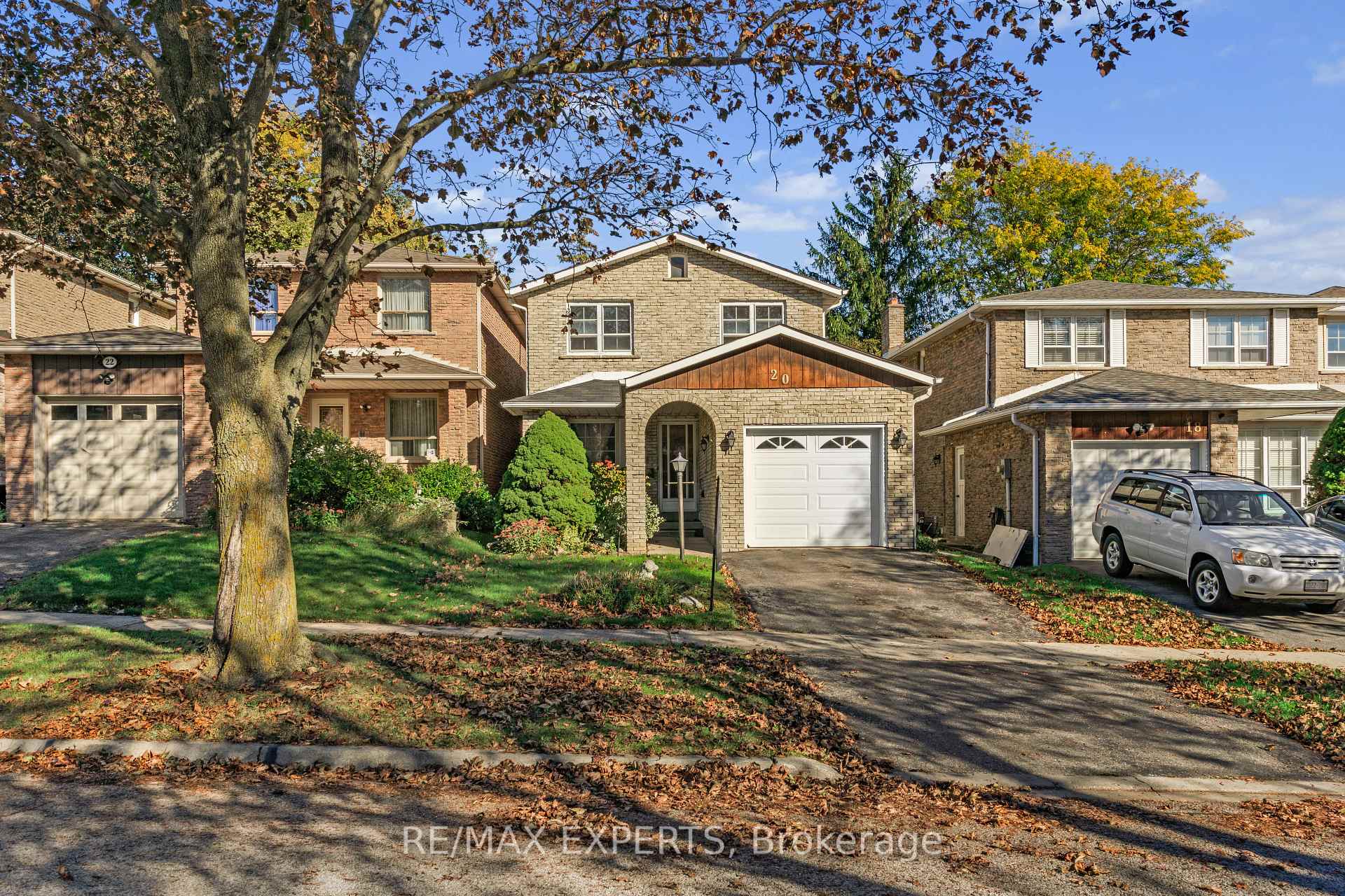 Photo 2 of 20 Charnwood Place, Markham, Aileen-Willowbrook — HOMEH