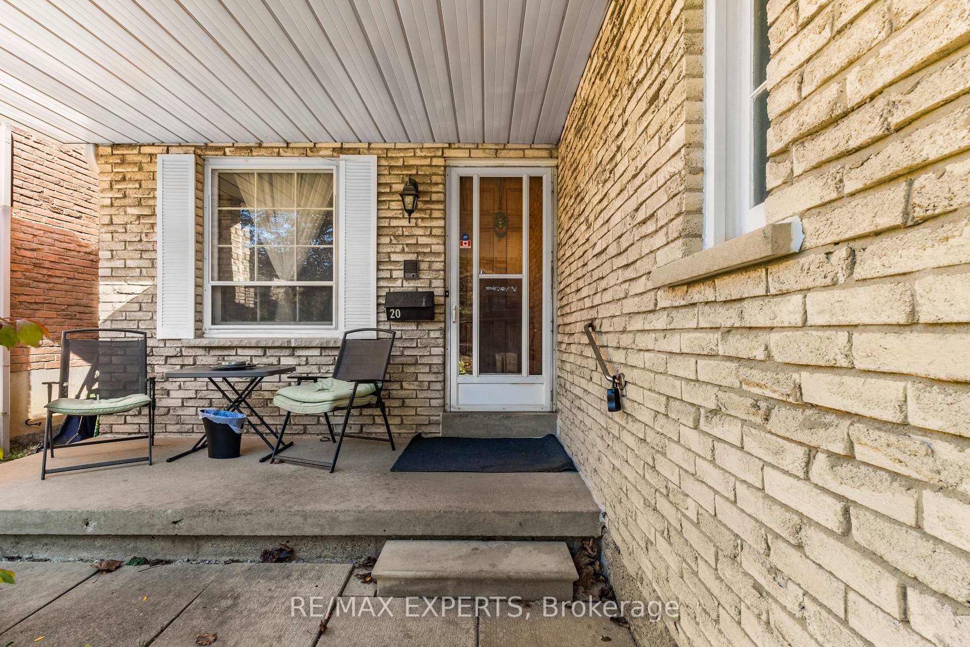 Photo 3 of 20 Charnwood Place, Markham, Aileen-Willowbrook — HOMEH