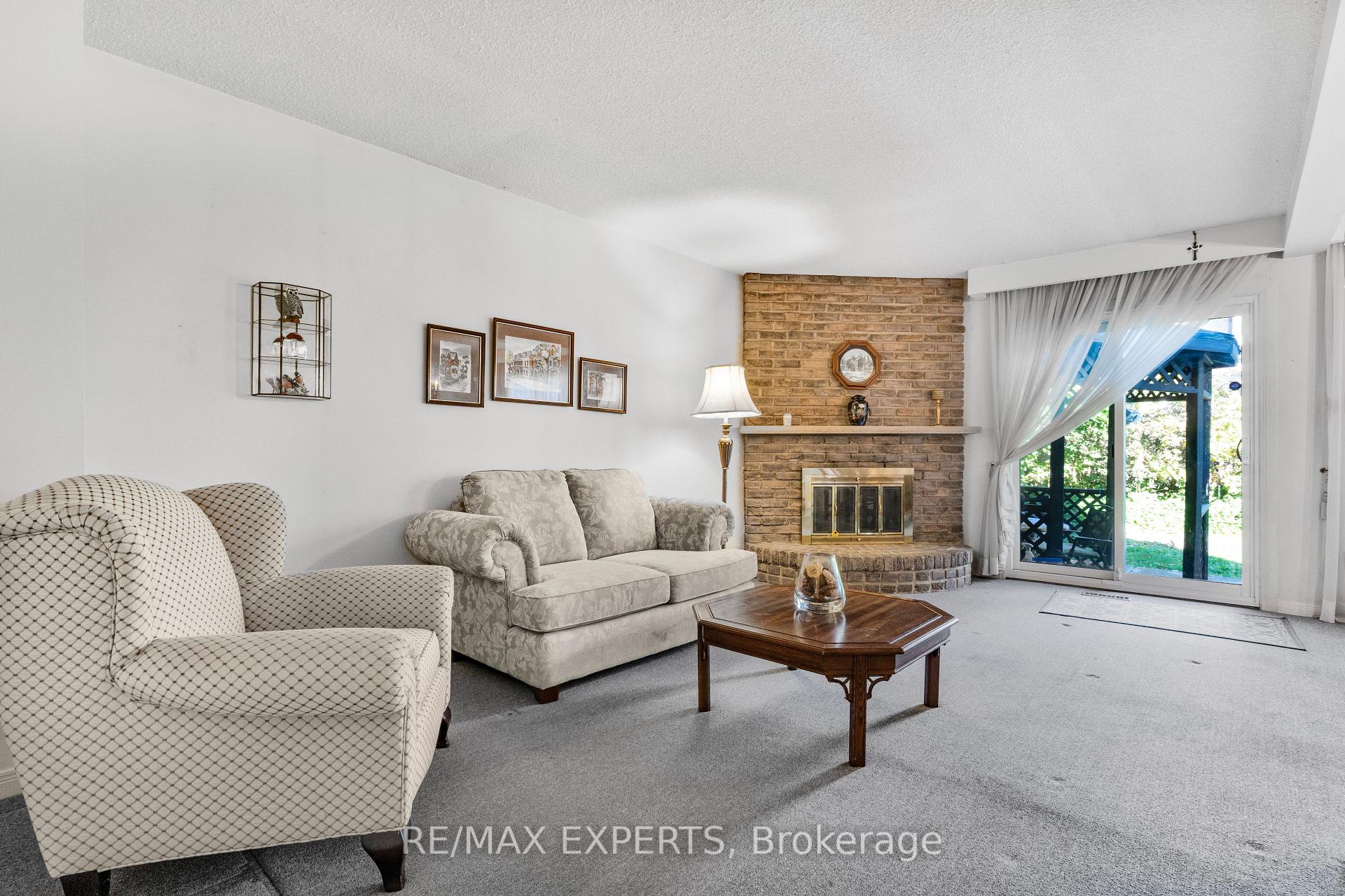 Photo 5 of 20 Charnwood Place, Markham, Aileen-Willowbrook — HOMEH