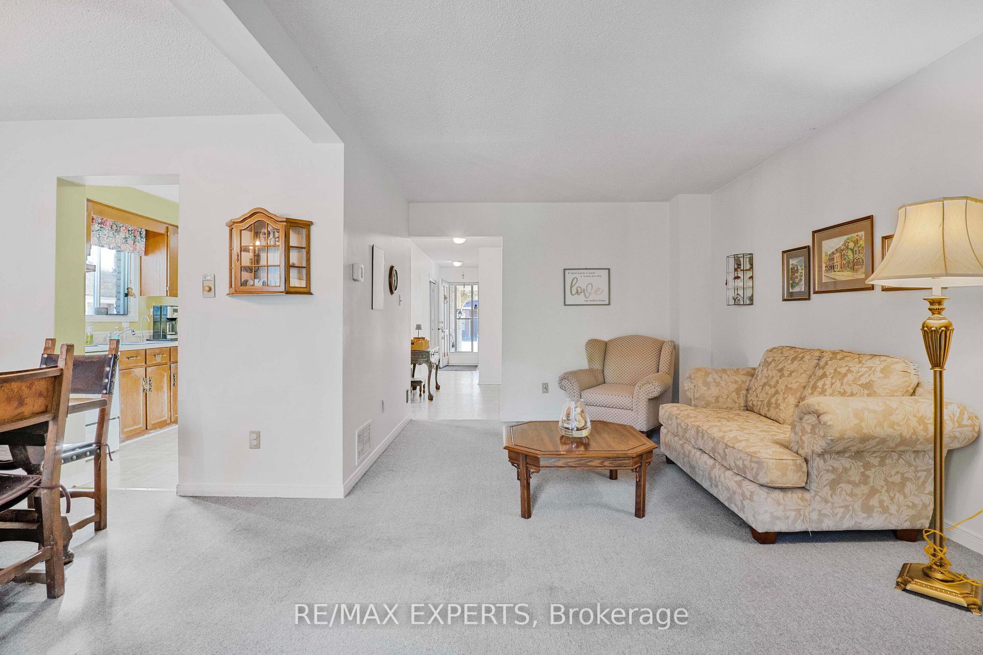 Photo 6 of 20 Charnwood Place, Markham, Aileen-Willowbrook — HOMEH