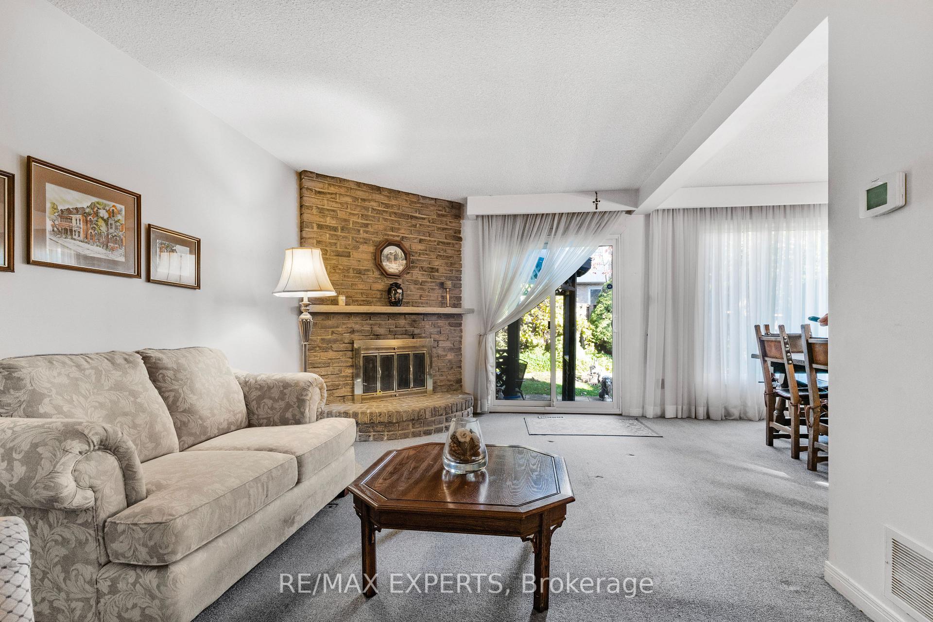 Photo 7 of 20 Charnwood Place, Markham, Aileen-Willowbrook — HOMEH
