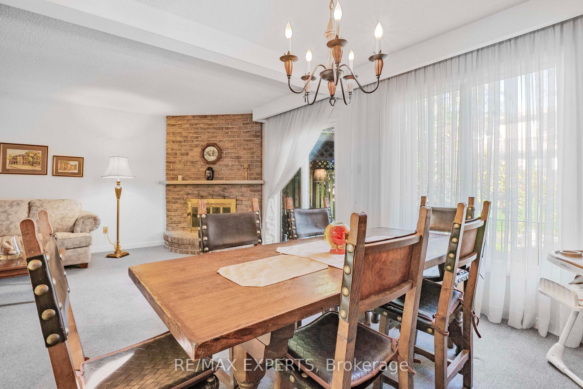 Photo 8 of 20 Charnwood Place, Markham, Aileen-Willowbrook — HOMEH