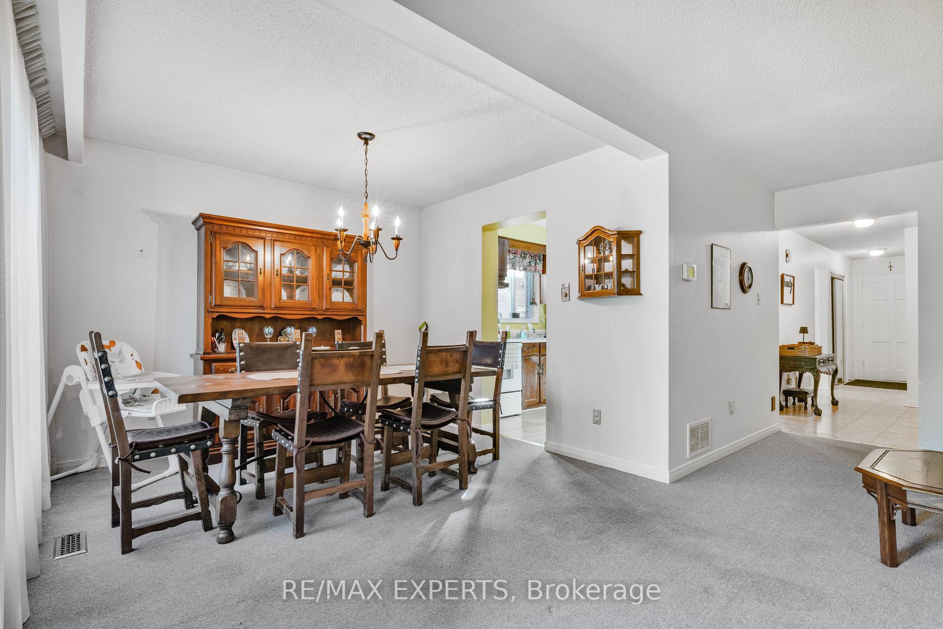 Photo 9 of 20 Charnwood Place, Markham, Aileen-Willowbrook — HOMEH