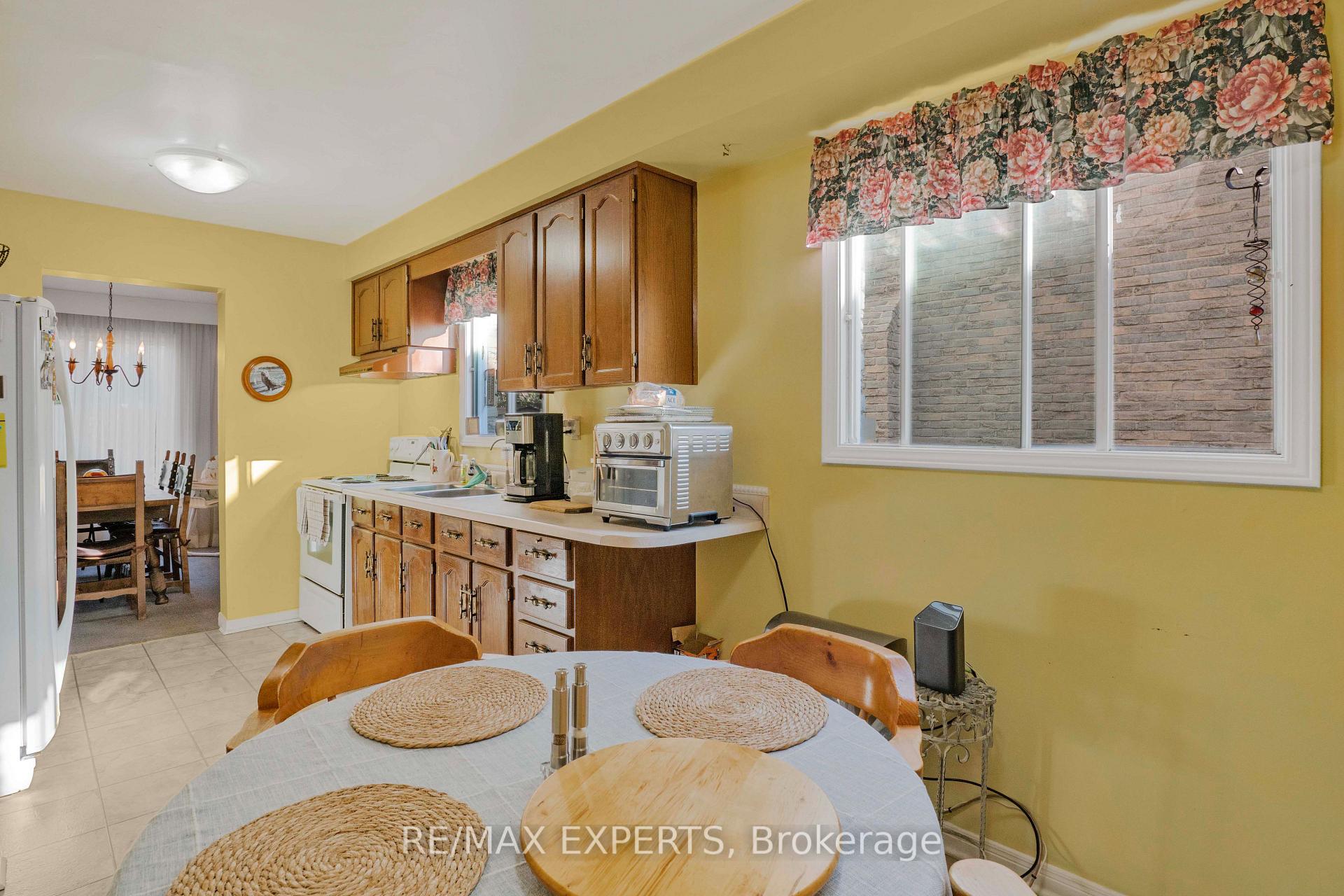 Photo 14 of 20 Charnwood Place, Markham, Aileen-Willowbrook — HOMEH