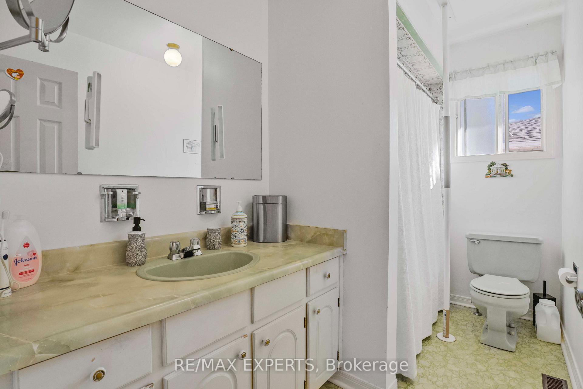 Photo 21 of 20 Charnwood Place, Markham, Aileen-Willowbrook — HOMEH