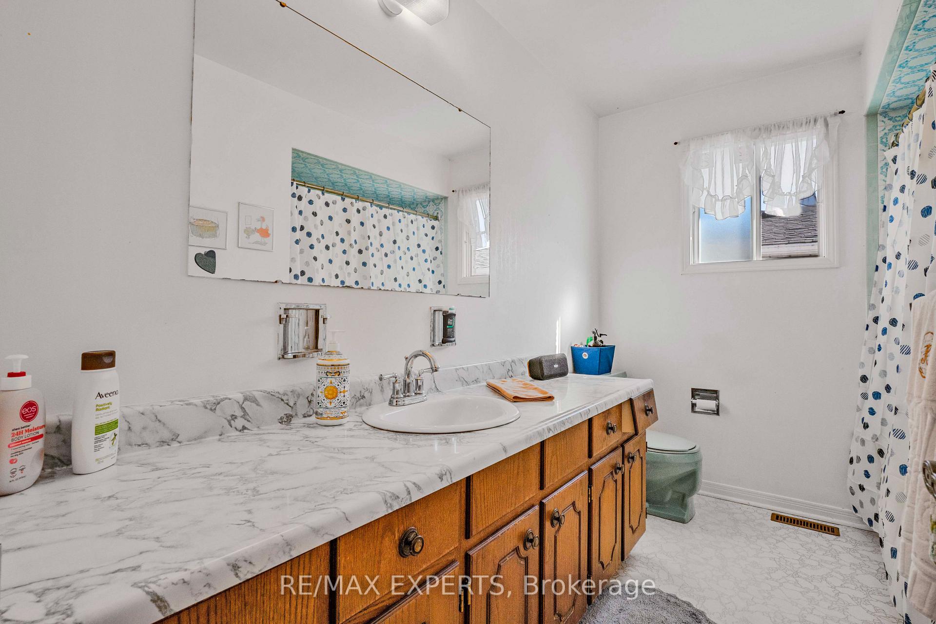 Photo 24 of 20 Charnwood Place, Markham, Aileen-Willowbrook — HOMEH