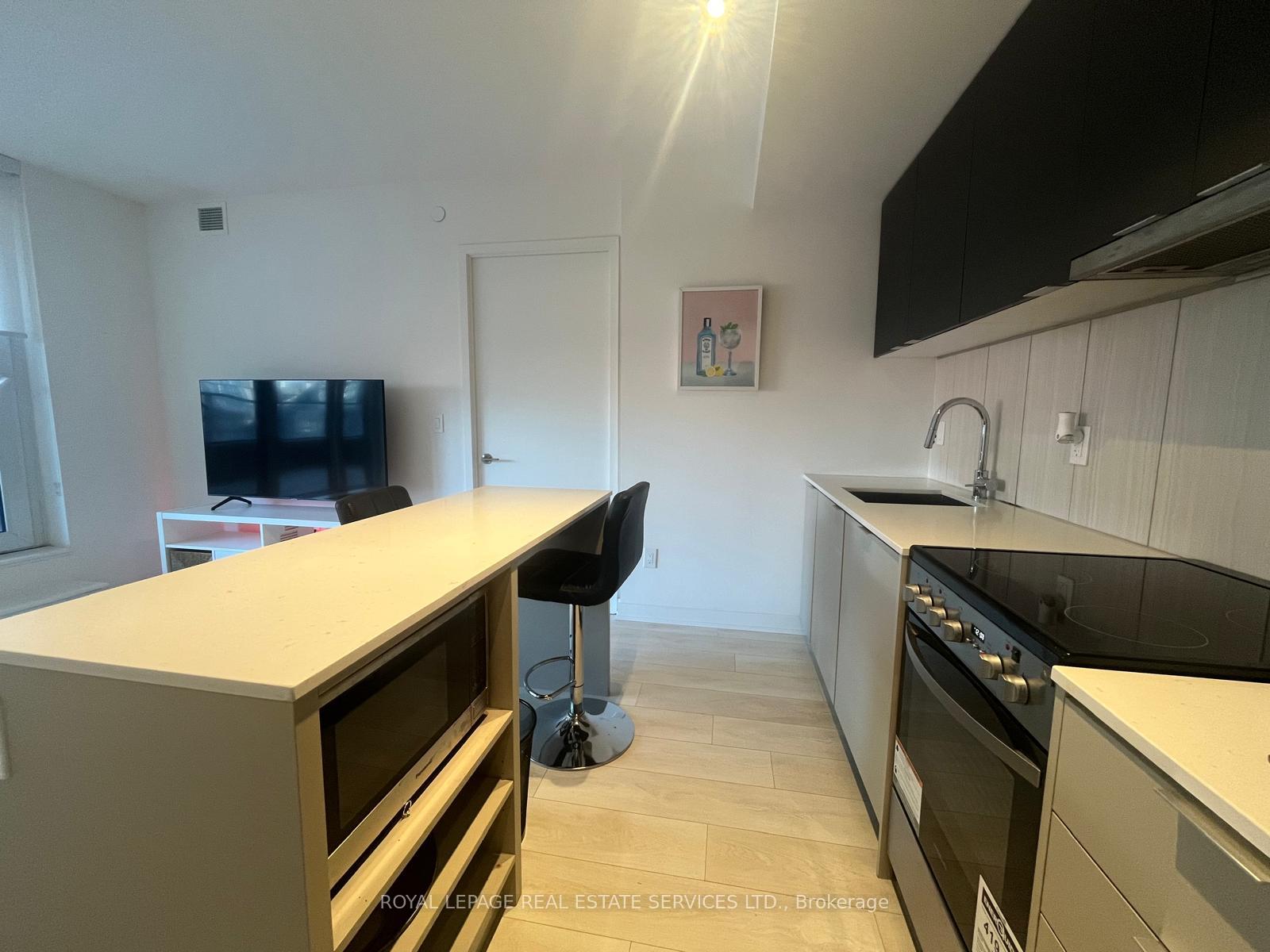 Photo 4 of Unit 717, 8 Tippett Road, North York, Clanton Park — HOMEH