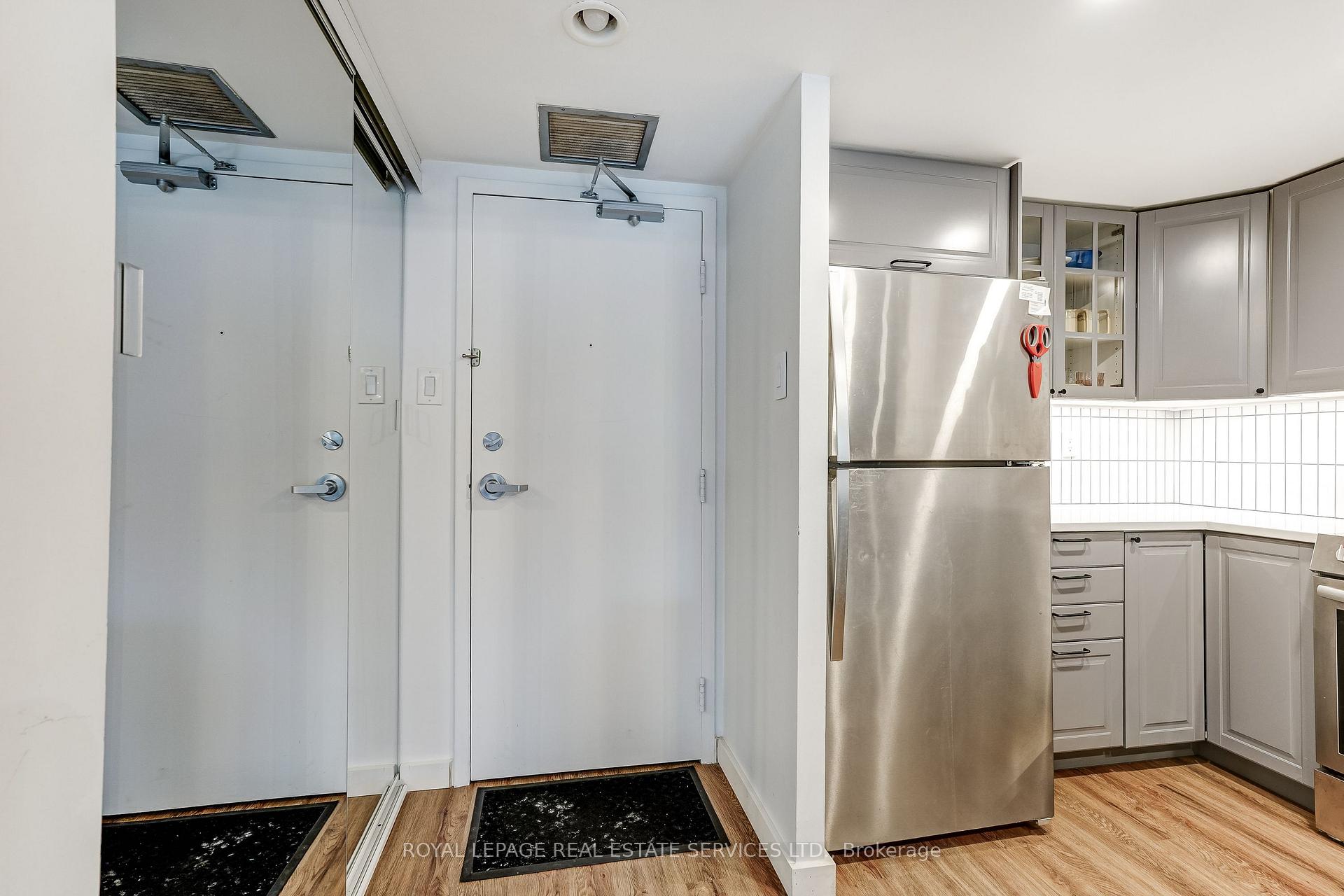 Photo 2 of Unit 302, 705 King Street W, Toronto, Niagara — HOMEH