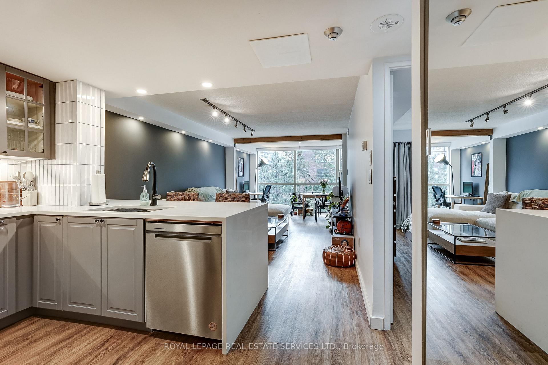 Photo 3 of Unit 302, 705 King Street W, Toronto, Niagara — HOMEH