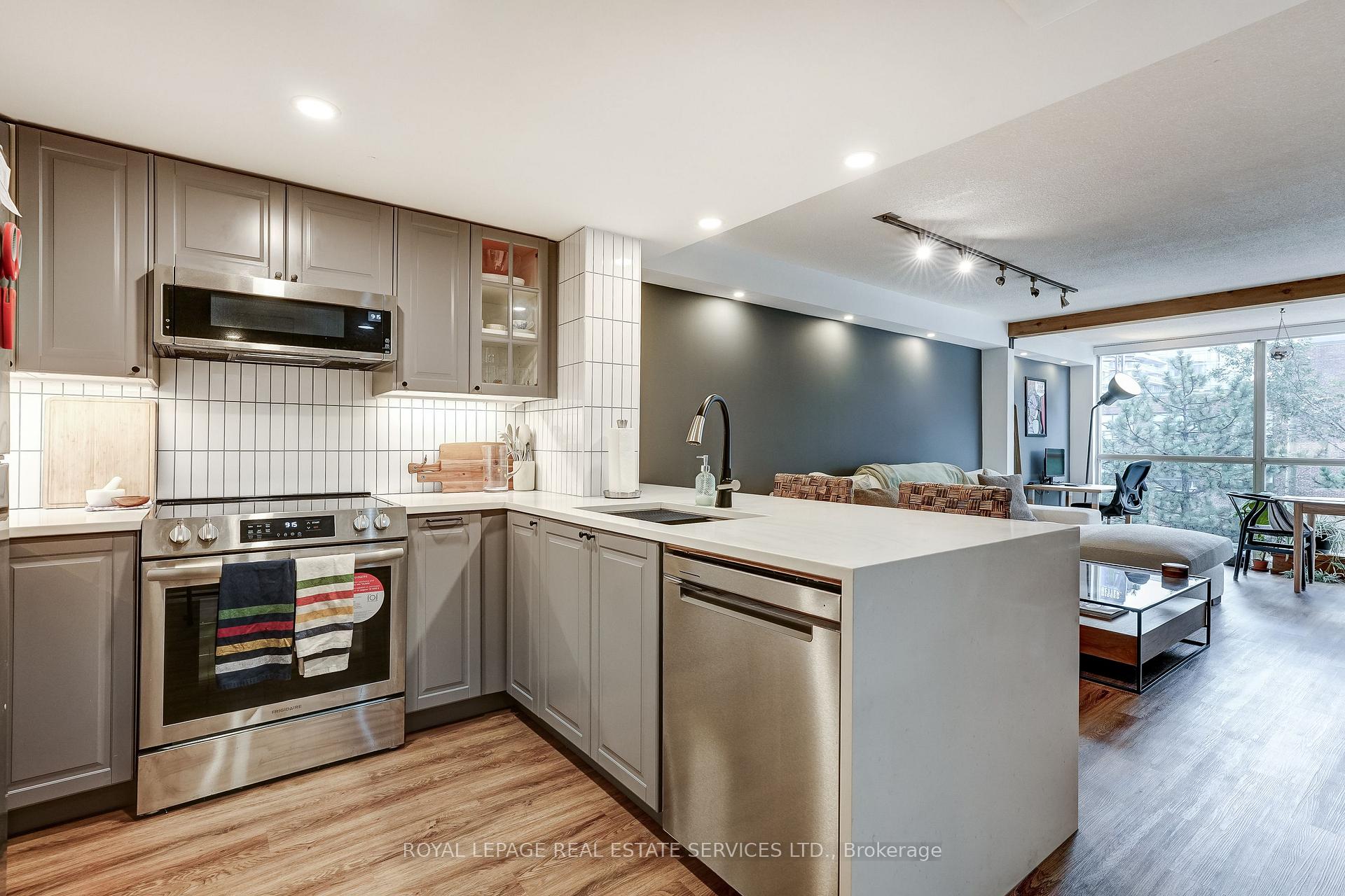 Photo 5 of Unit 302, 705 King Street W, Toronto, Niagara — HOMEH